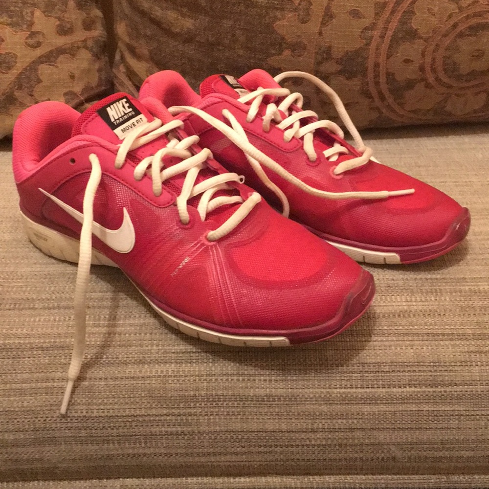 Nike shoes size (6.5) women